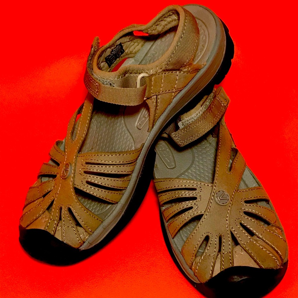 Keen Women’s Sandals sz9